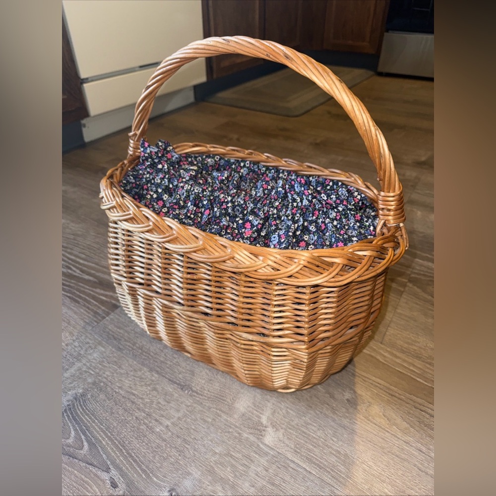VTG Large Oval Woven Market Basket Made in Yugoslavia, Picnic Basket Sewing